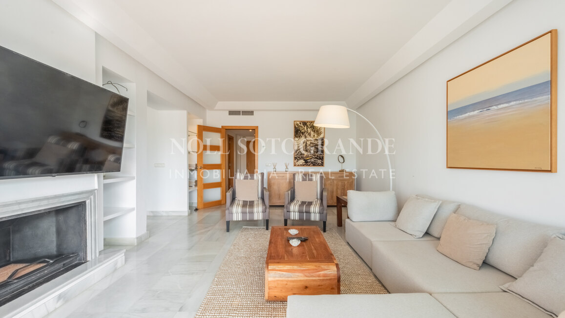 Geräumiges Penthaus zu verkaufen in Kings & Queens, in El Polo de Sotogrande