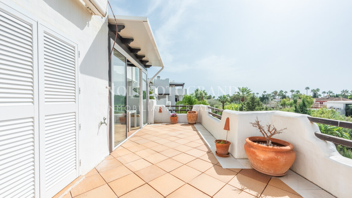 Geräumiges Penthaus zu verkaufen in Kings & Queens, in El Polo de Sotogrande