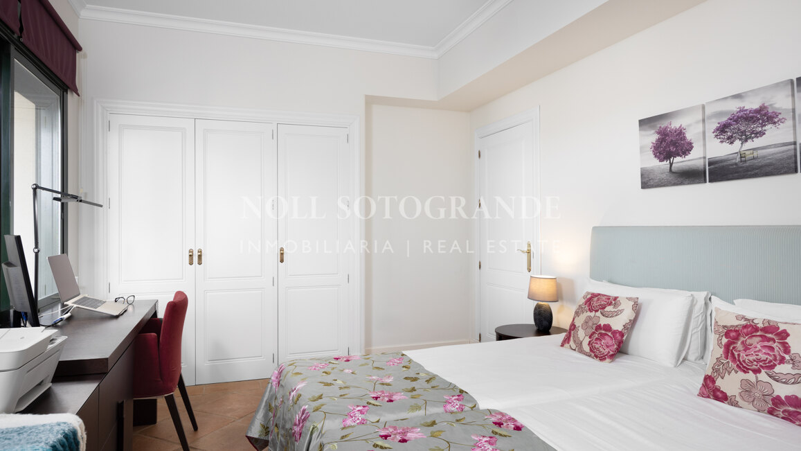 Villa Sotogrande Alto con piscina, jardín y vistas al golf