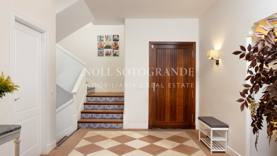 Villa Sotogrande Alto con piscina, jardín y vistas al golf