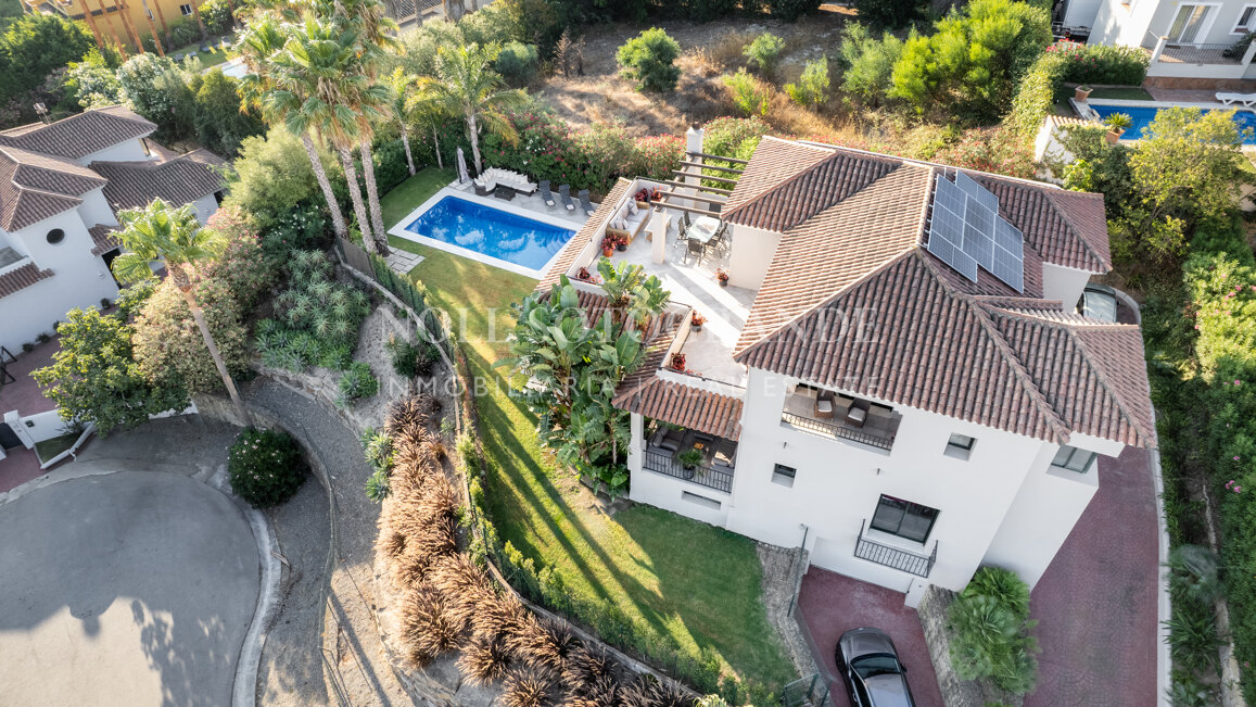 Villa Sotogrande Alto con piscina, jardín y vistas al golf