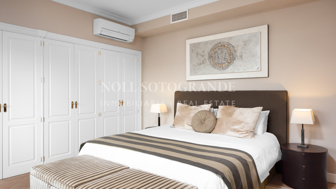 Villa Sotogrande Alto con piscina, jardín y vistas al golf