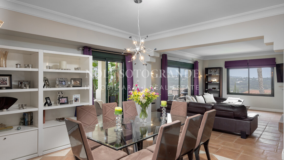 Villa Sotogrande Alto con piscina, jardín y vistas al golf