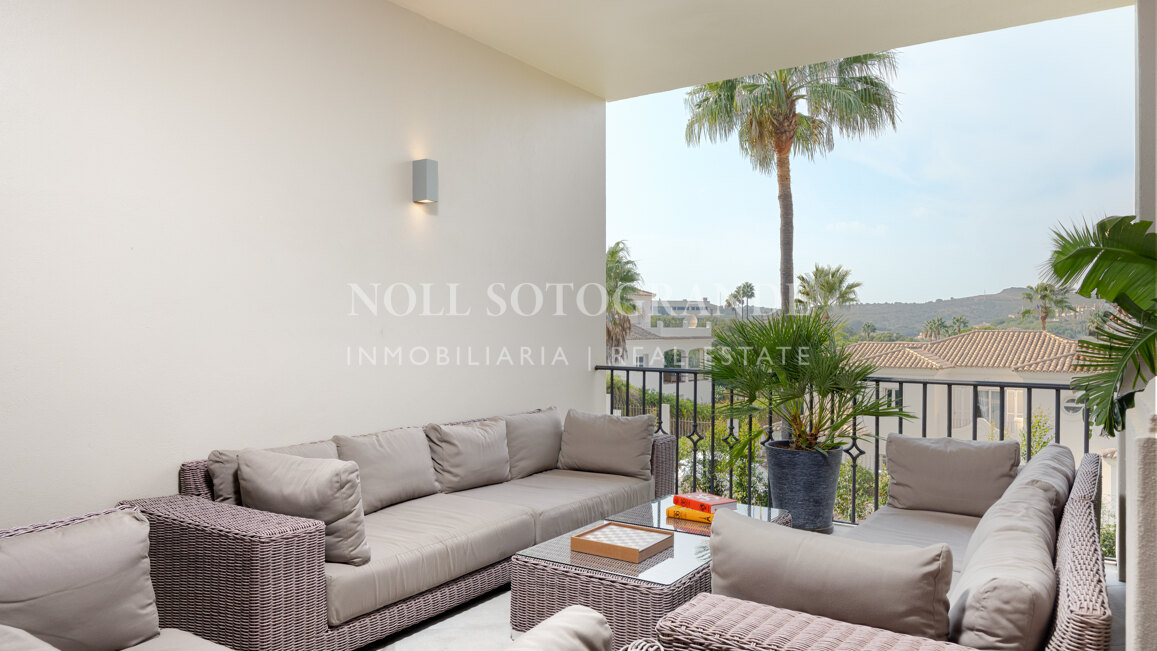 Villa Sotogrande Alto con piscina, jardín y vistas al golf