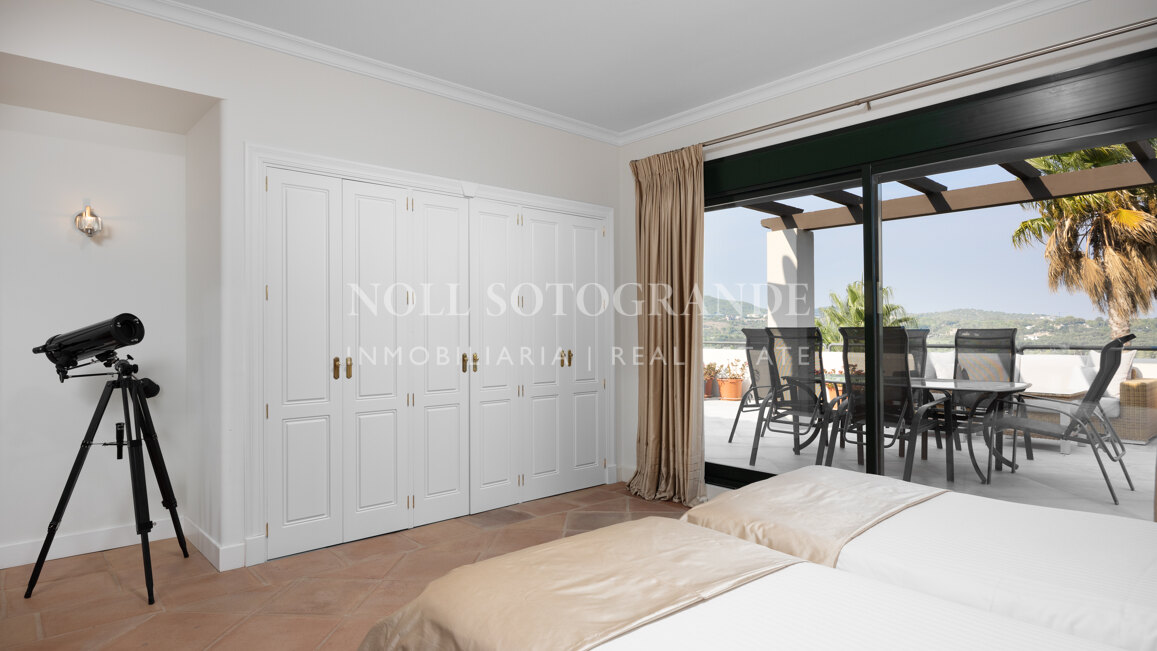 Villa Sotogrande Alto con piscina, jardín y vistas al golf