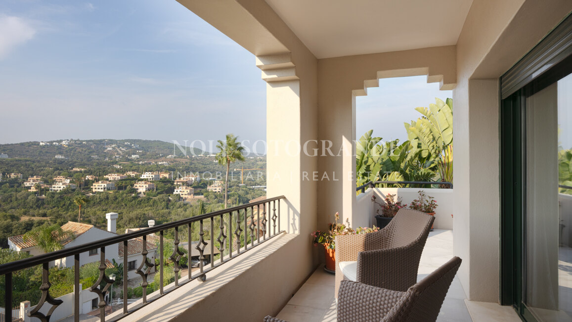 Villa Sotogrande Alto con piscina, jardín y vistas al golf