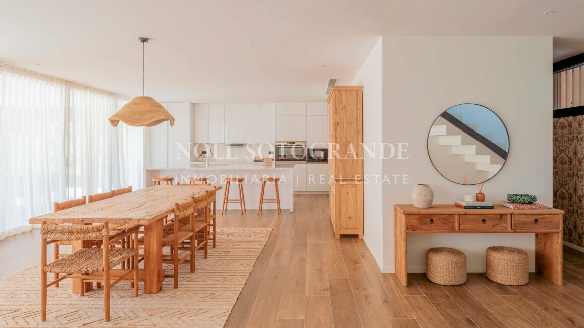 Villa Basswood - Moderne Villa in Sotogrande Costa mit privatem Pool & tropischem Garten