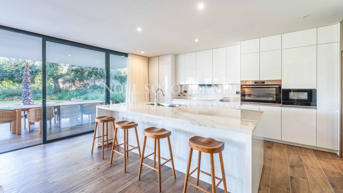 Villa Basswood - Villa moderna en Sotogrande Costa con piscina privada y jardín tropical