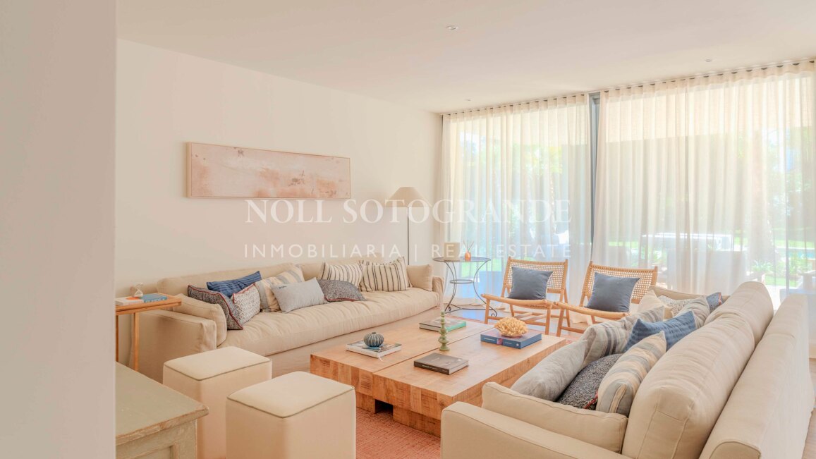 Villa Basswood - Moderne Villa in Sotogrande Costa mit privatem Pool & tropischem Garten