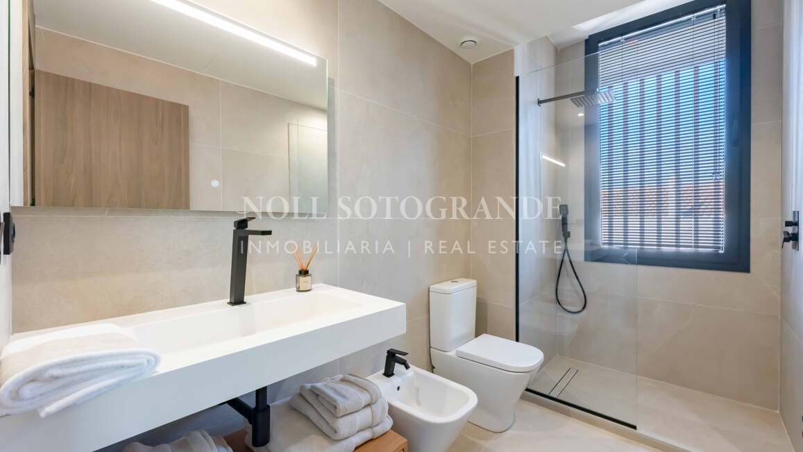 Villa Basswood - Villa moderna en Sotogrande Costa con piscina privada y jardín tropical