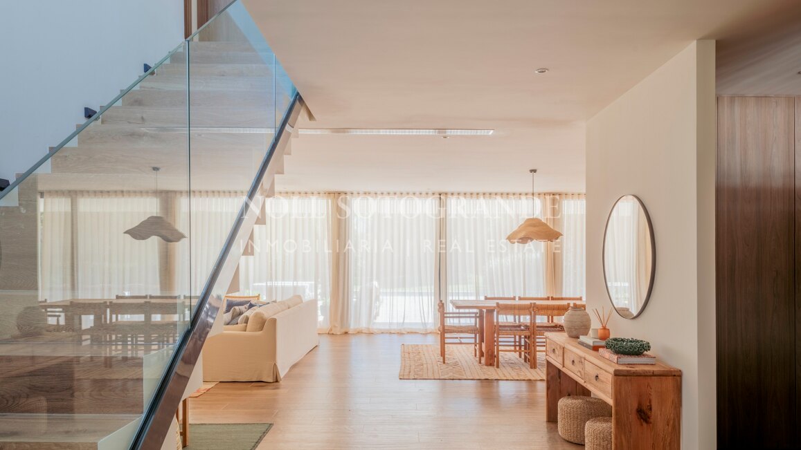 Villa Basswood - Moderne Villa in Sotogrande Costa mit privatem Pool & tropischem Garten