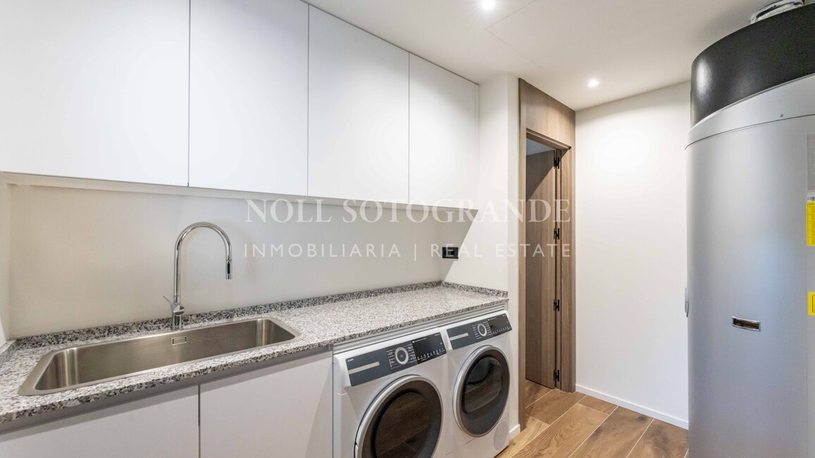 Villa Basswood - Villa moderna en Sotogrande Costa con piscina privada y jardín tropical