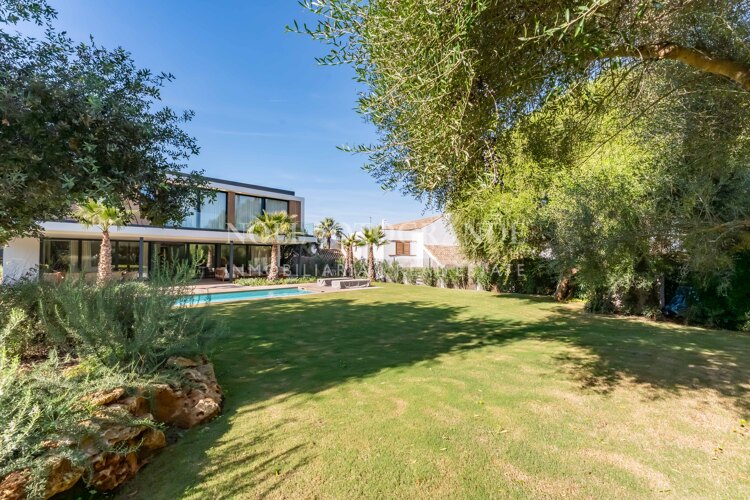 Villa Basswood - Villa moderna en Sotogrande Costa con piscina privada y jardín tropical