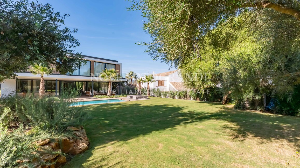 Villa Basswood - Villa moderna en Sotogrande Costa con piscina privada y jardín tropical