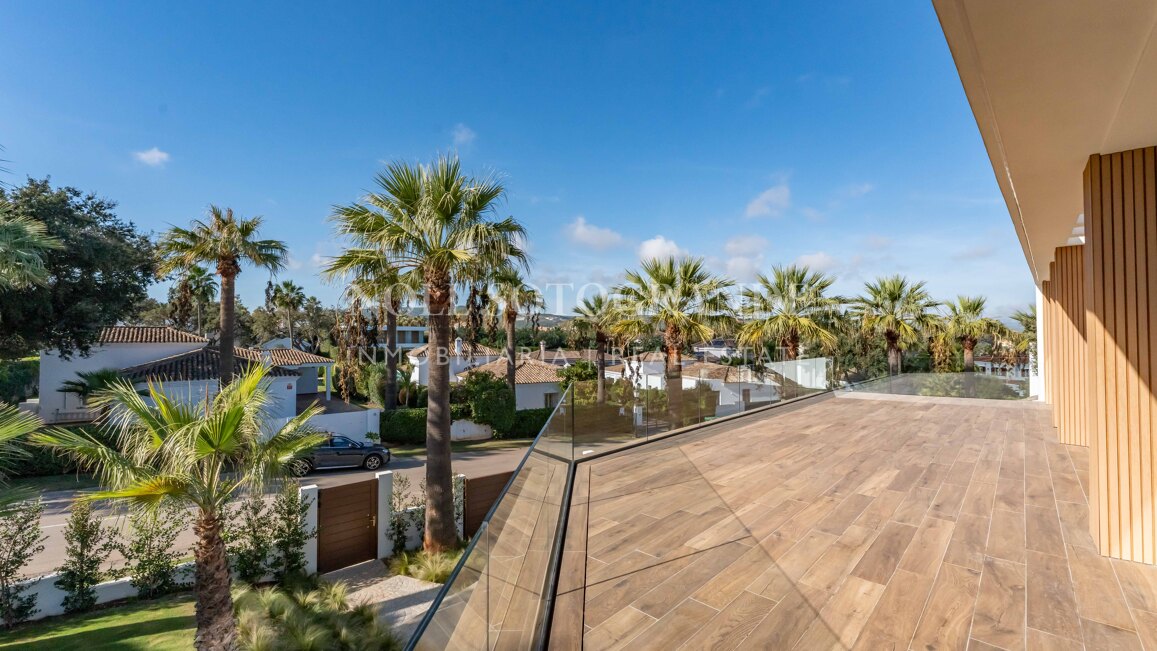 Villa Basswood - Villa moderna en Sotogrande Costa con piscina privada y jardín tropical