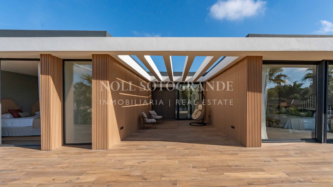 Villa Basswood - Villa moderna en Sotogrande Costa con piscina privada y jardín tropical