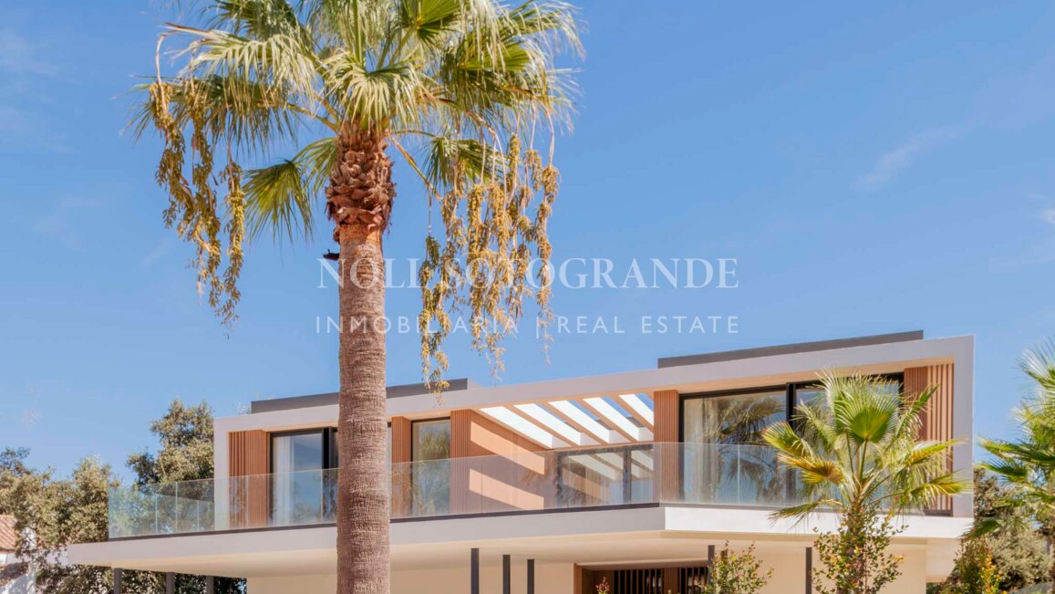 Villa Basswood - Moderne Villa in Sotogrande Costa mit privatem Pool & tropischem Garten