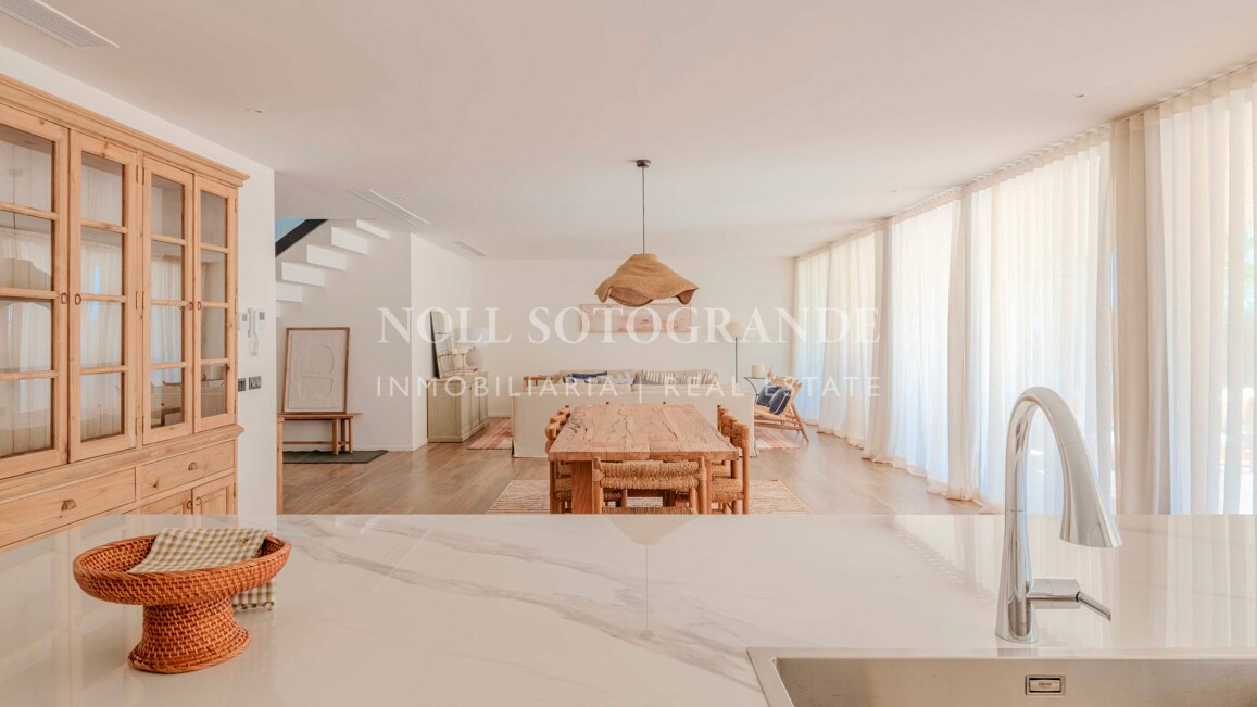 Villa Basswood - Moderne Villa in Sotogrande Costa mit privatem Pool & tropischem Garten