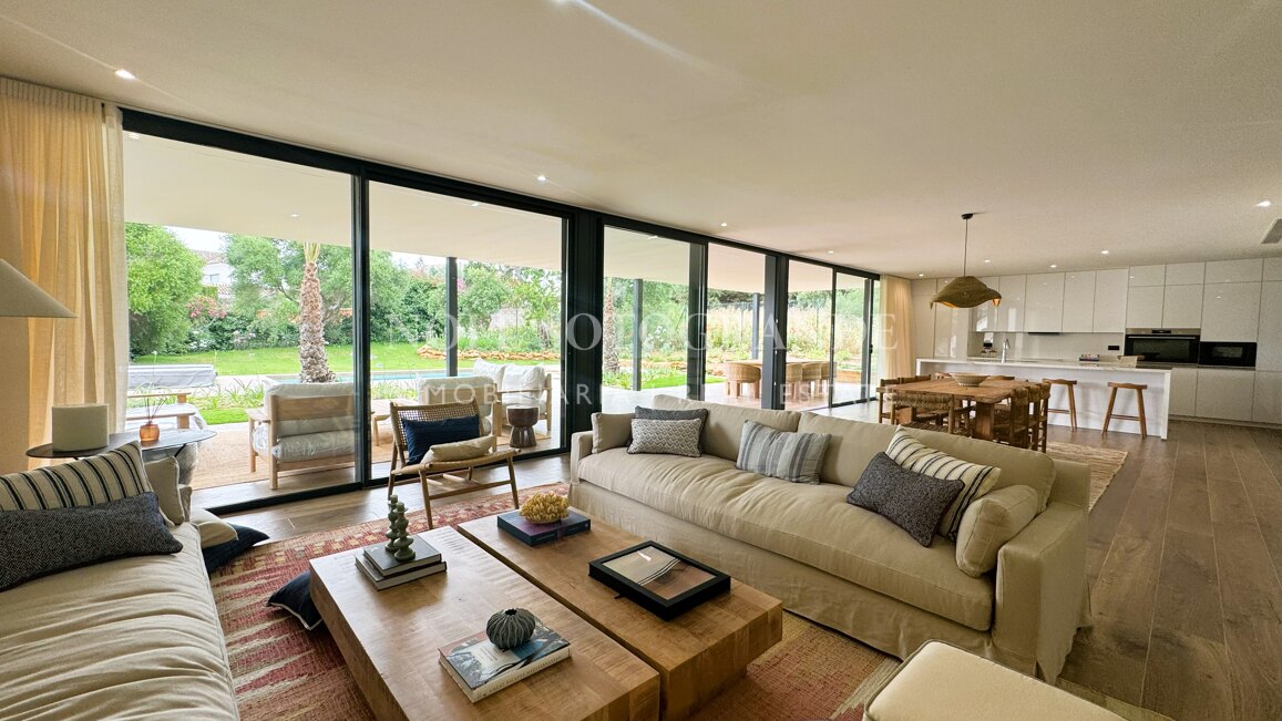 Villa Basswood - Moderne Villa in Sotogrande Costa mit privatem Pool & tropischem Garten