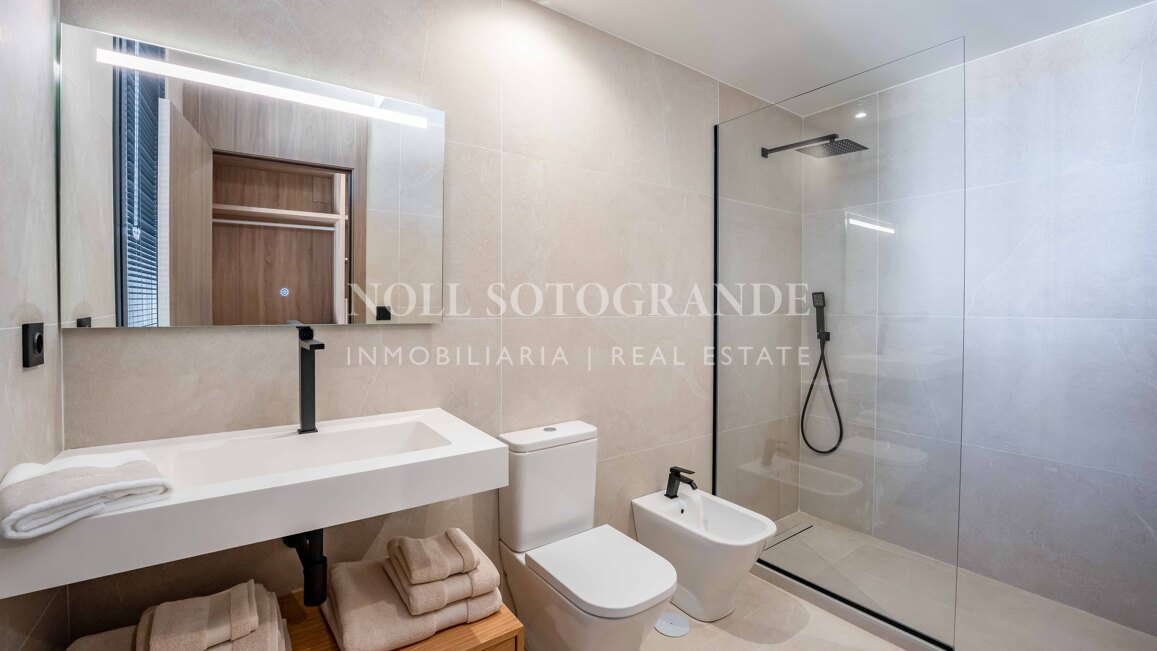 Villa Basswood - Villa moderna en Sotogrande Costa con piscina privada y jardín tropical