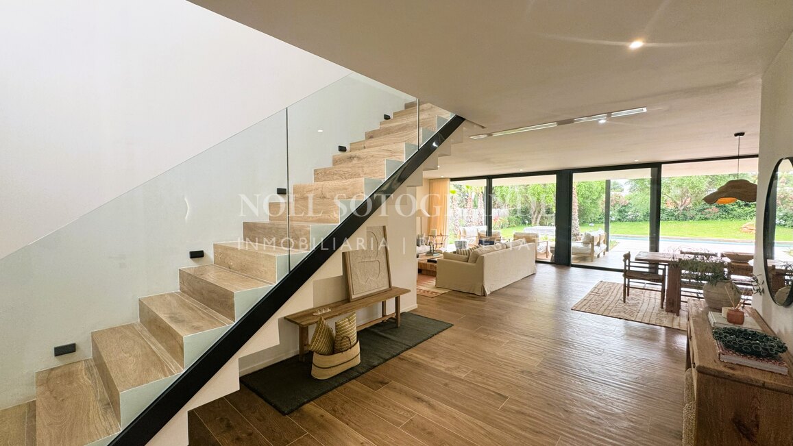 Villa Basswood - Moderne Villa in Sotogrande Costa mit privatem Pool & tropischem Garten