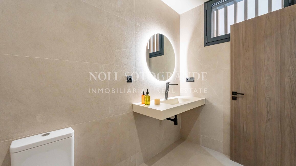 Villa Basswood - Villa moderna en Sotogrande Costa con piscina privada y jardín tropical