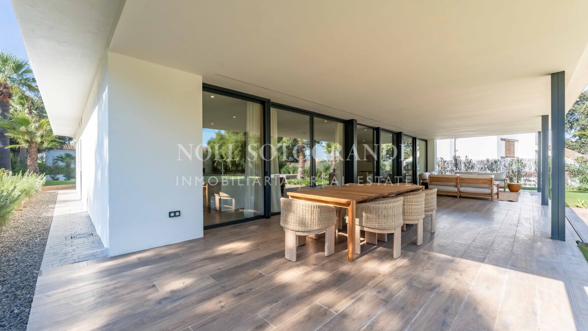 Villa Basswood - Villa moderna en Sotogrande Costa con piscina privada y jardín tropical