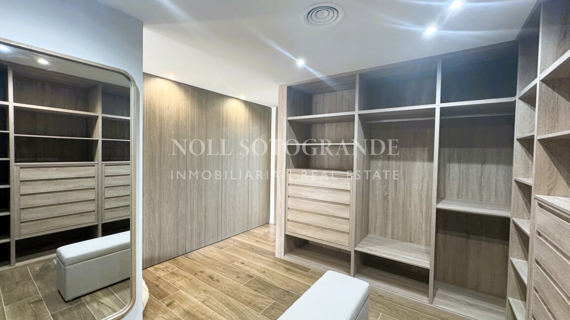 Villa Basswood - Moderne Villa in Sotogrande Costa mit privatem Pool & tropischem Garten