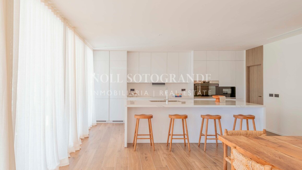 Villa Basswood - Moderne Villa in Sotogrande Costa mit privatem Pool & tropischem Garten