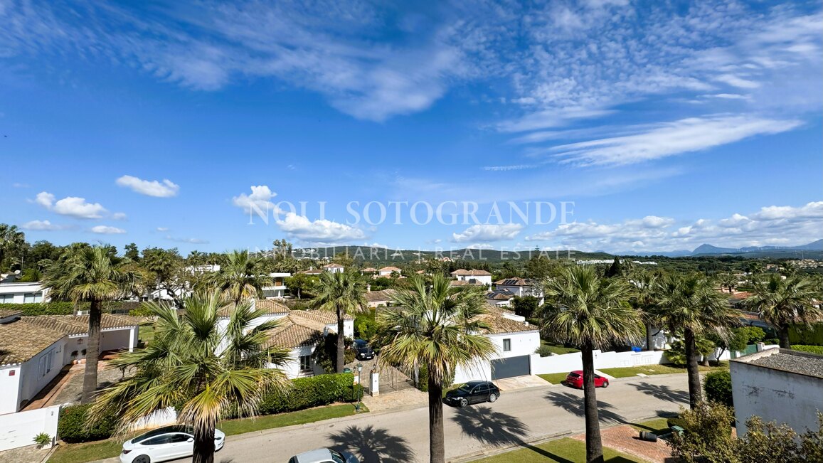 Villa Basswood - Moderne Villa in Sotogrande Costa mit privatem Pool & tropischem Garten