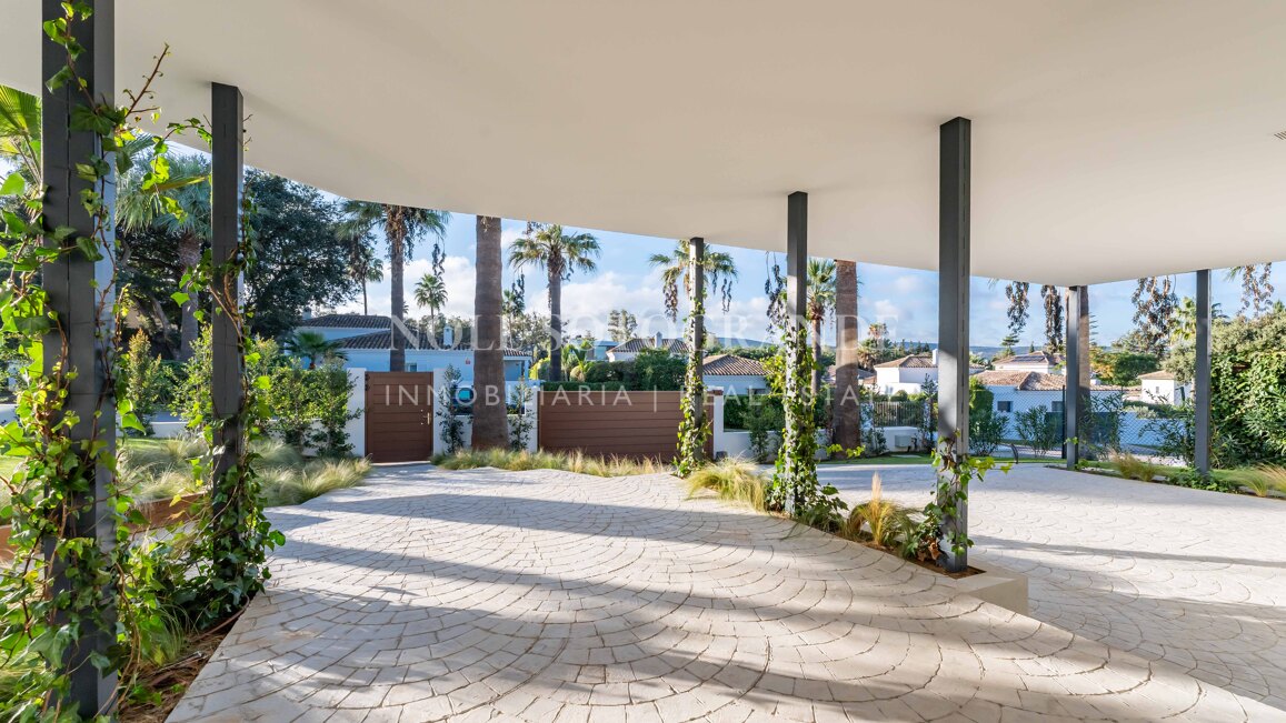 Villa Basswood - Villa moderna en Sotogrande Costa con piscina privada y jardín tropical