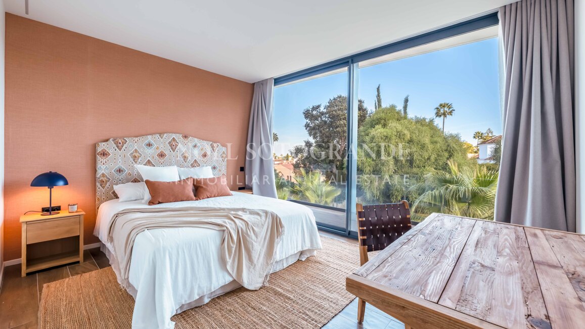 Villa Basswood - Villa moderna en Sotogrande Costa con piscina privada y jardín tropical