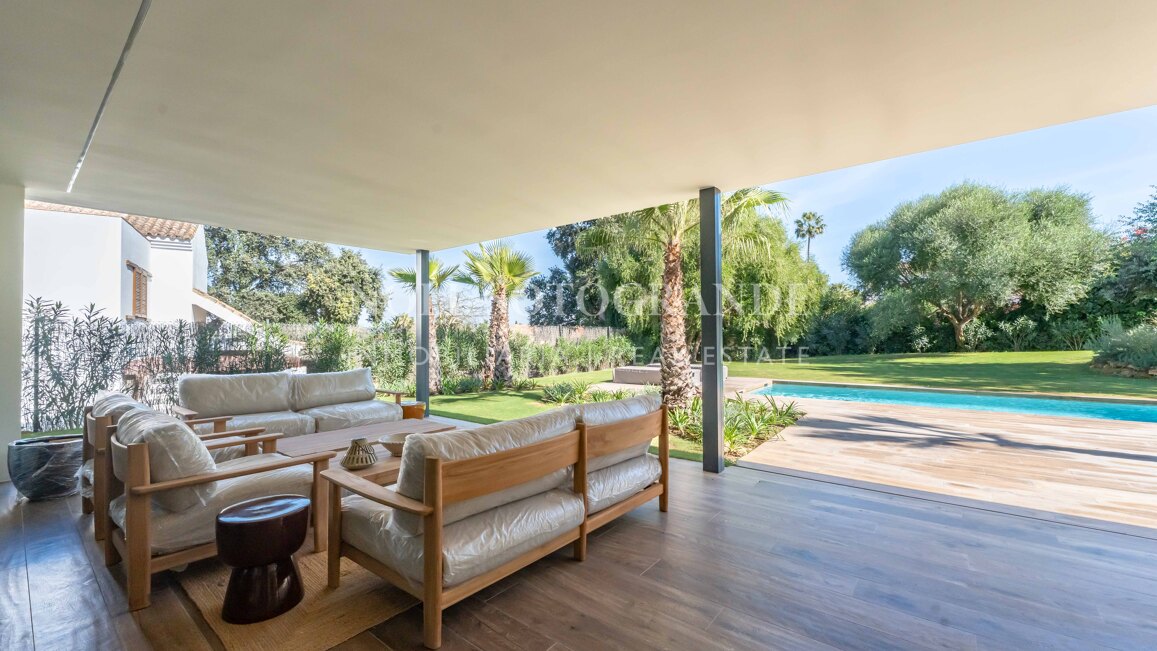 Villa Basswood - Villa moderna en Sotogrande Costa con piscina privada y jardín tropical