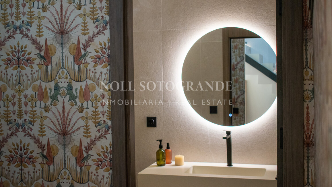 Villa Basswood - Moderne Villa in Sotogrande Costa mit privatem Pool & tropischem Garten