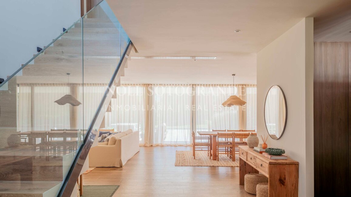 Villa Basswood - Moderne Villa in Sotogrande Costa mit privatem Pool & tropischem Garten