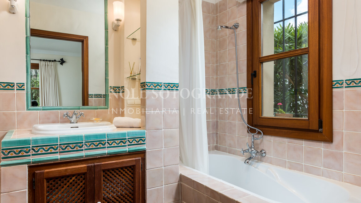 Villa Foxglove - Traditionelle Villa mit Charme und Charakter zum Verkauf in Sotogrande Alto