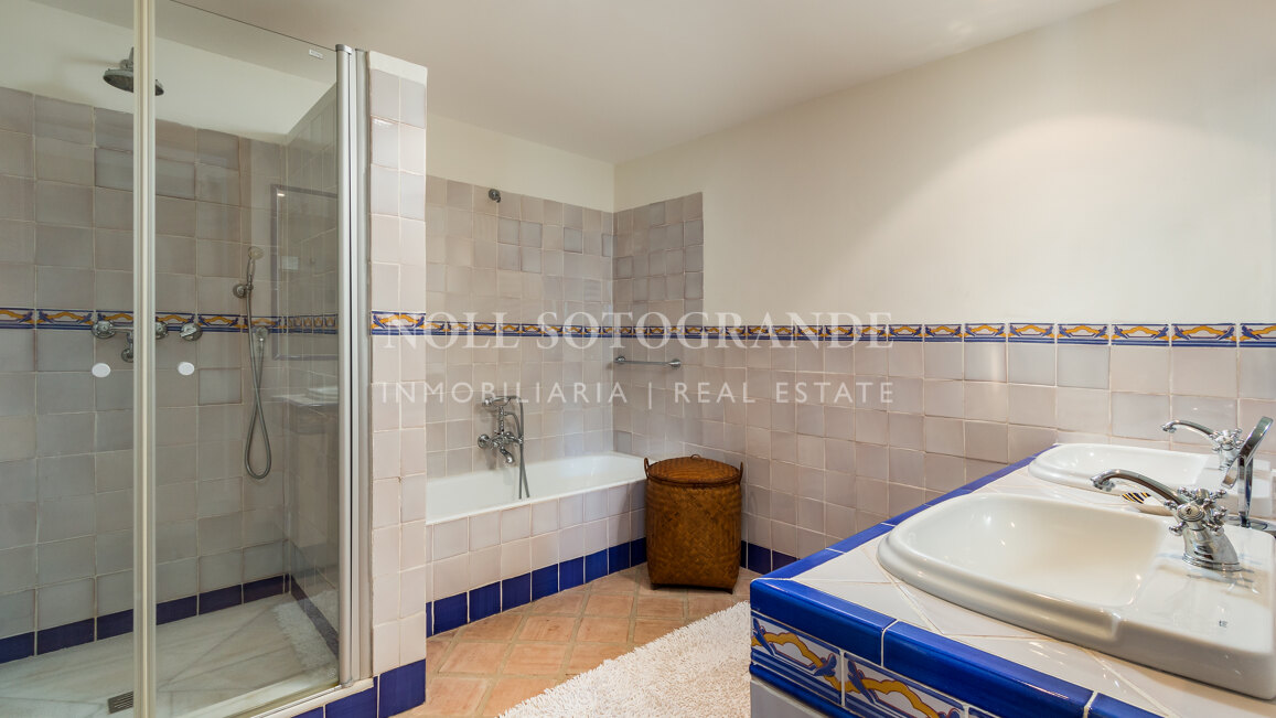 Villa Foxglove - Traditionelle Villa mit Charme und Charakter zum Verkauf in Sotogrande Alto