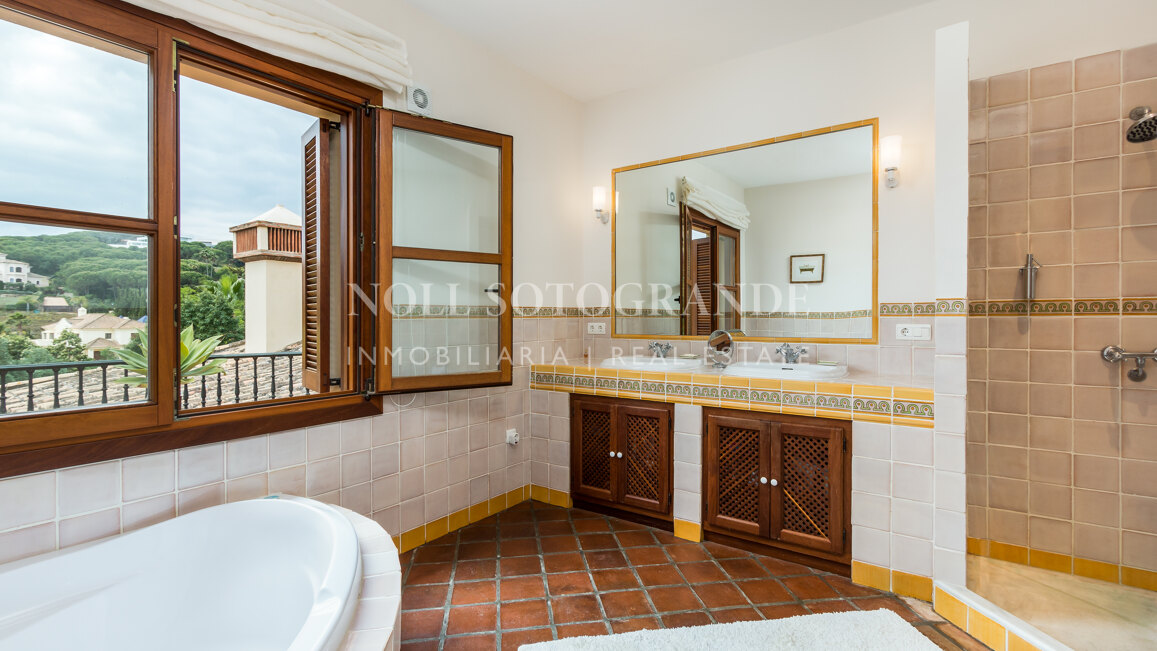 Villa Foxglove - Traditionelle Villa mit Charme und Charakter zum Verkauf in Sotogrande Alto