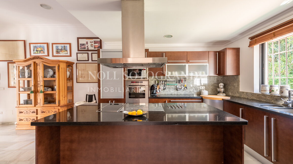 Luxuriöse 8-Schlafzimmer-Villa zur Vermietung in Kings & Queens, Sotogrande