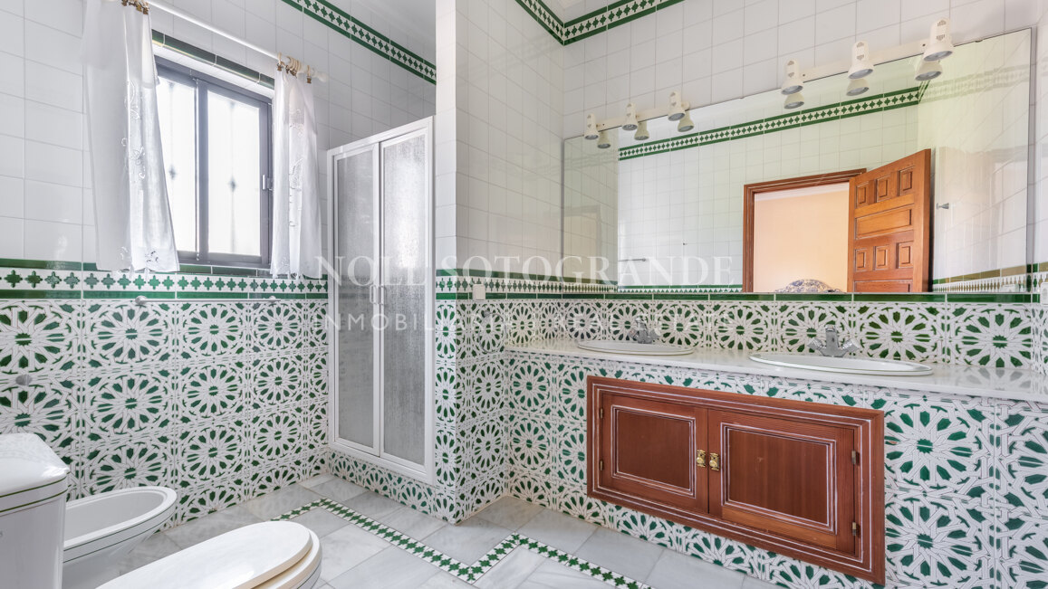 Luxuriöse 8-Schlafzimmer-Villa zur Vermietung in Kings & Queens, Sotogrande