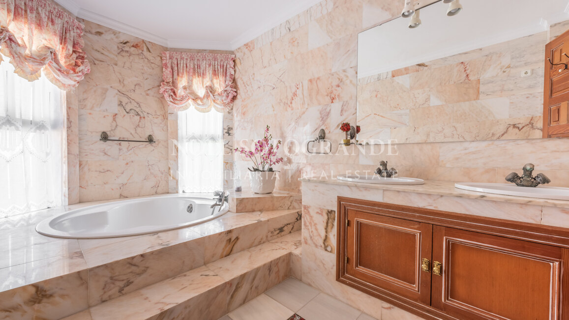 Luxuriöse 8-Schlafzimmer-Villa zur Vermietung in Kings & Queens, Sotogrande