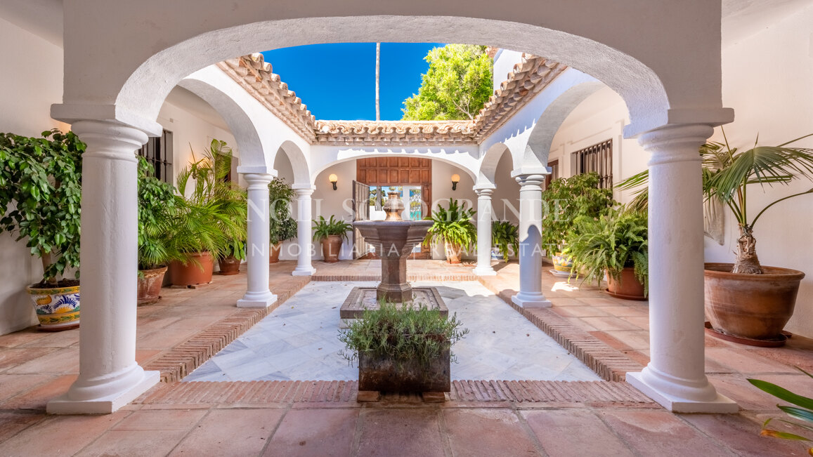 Luxuriöse 8-Schlafzimmer-Villa zur Vermietung in Kings & Queens, Sotogrande