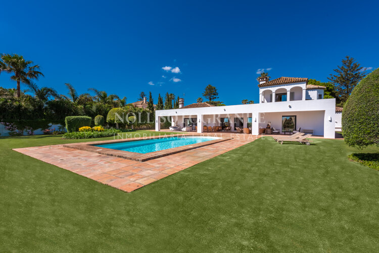 Luxuriöse 8-Schlafzimmer-Villa zur Vermietung in Kings & Queens, Sotogrande