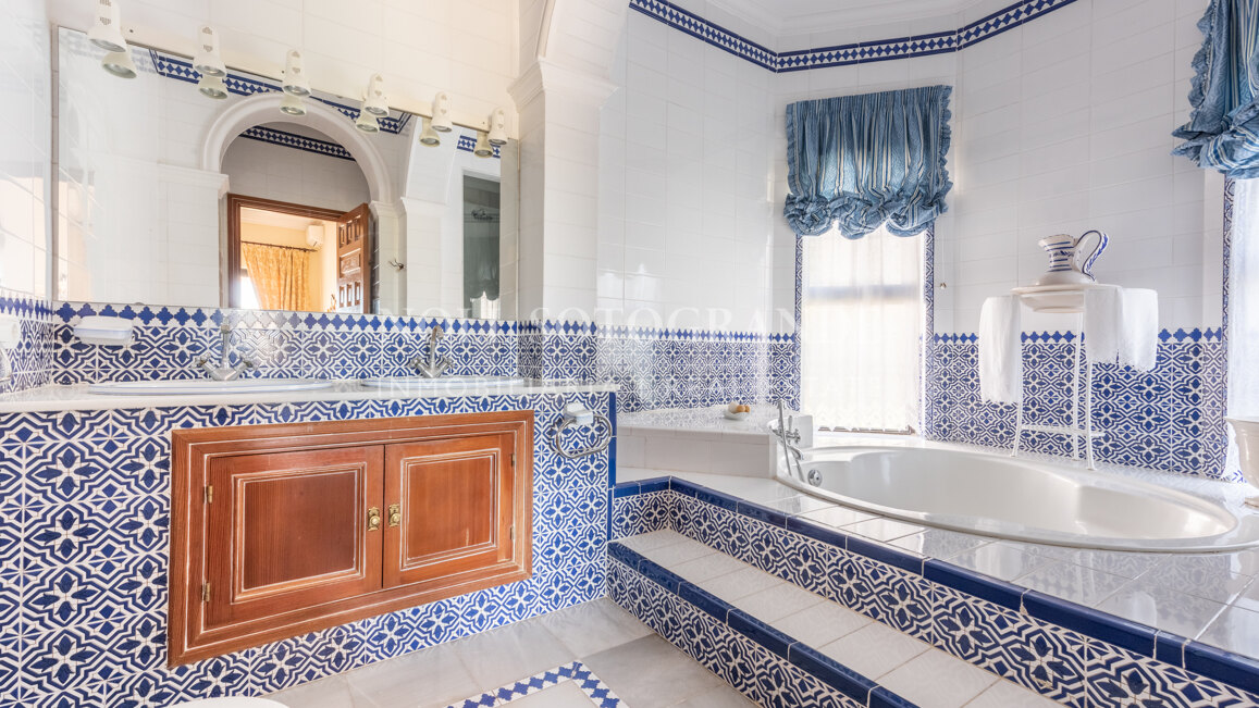 Luxuriöse 8-Schlafzimmer-Villa zur Vermietung in Kings & Queens, Sotogrande