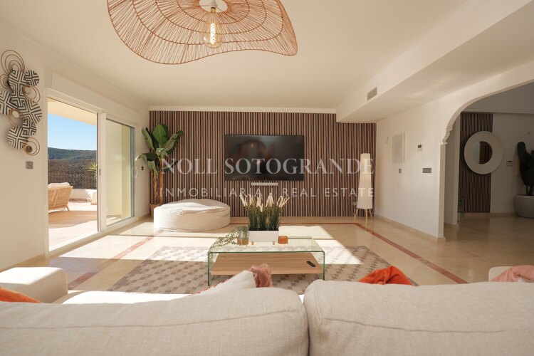 Luxuriöses Penthaus mit 3 Schlafzimmern im San Roque Club mit Meerblick