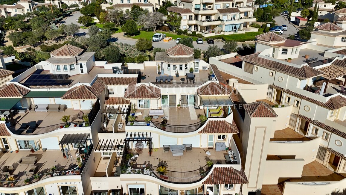 Luxurious 3-Bedroom Penthouse in San Roque Club with Sea Views