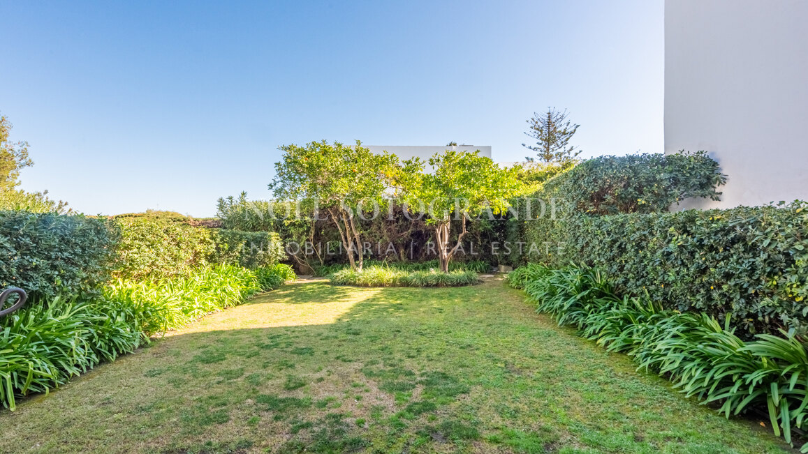 Vollständig renovierte 2-Schlafzimmer-Wohnung zum Verkauf in Tenis, Sotogrande