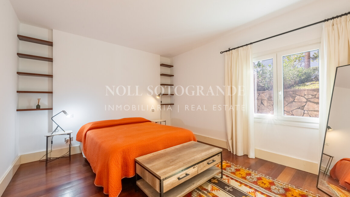 Vollständig renovierte 2-Schlafzimmer-Wohnung zum Verkauf in Tenis, Sotogrande