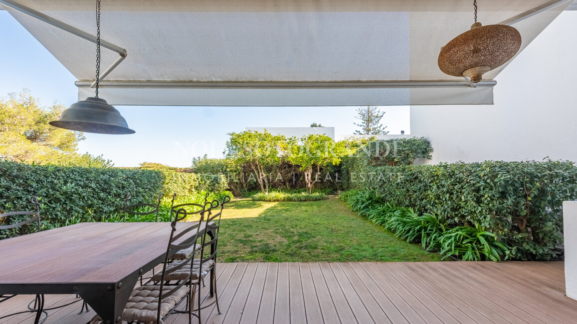 Vollständig renovierte 2-Schlafzimmer-Wohnung zum Verkauf in Tenis, Sotogrande