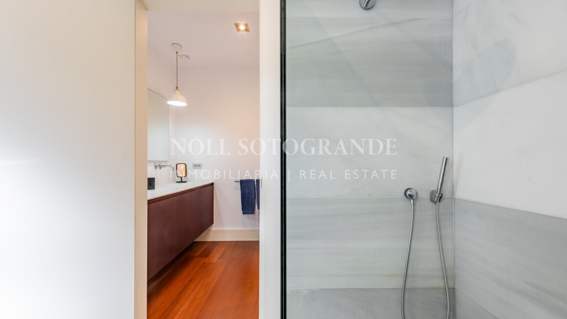 Vollständig renovierte 2-Schlafzimmer-Wohnung zum Verkauf in Tenis, Sotogrande